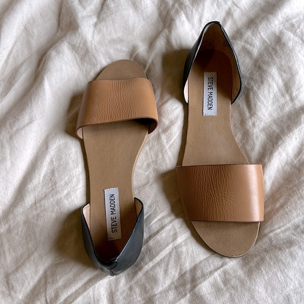 Black and tan Steve Madden Sandals. Size 9!